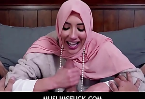 MuslimsFuck  -  Blind Date With A Hijab Hoe