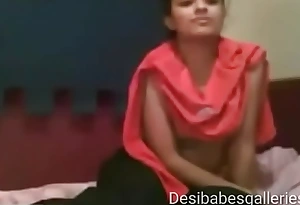 देसी लड़की हटाना उसे कपड़े (देसीबेब गैलरी xnxx हिंदी वीडियो )