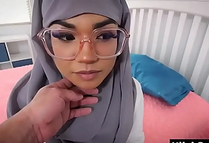 Cute muslim legal age teenager fucked at the end of one's tether her become conciliatory