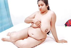 Pakistani Aunty With Big Tits Showing
